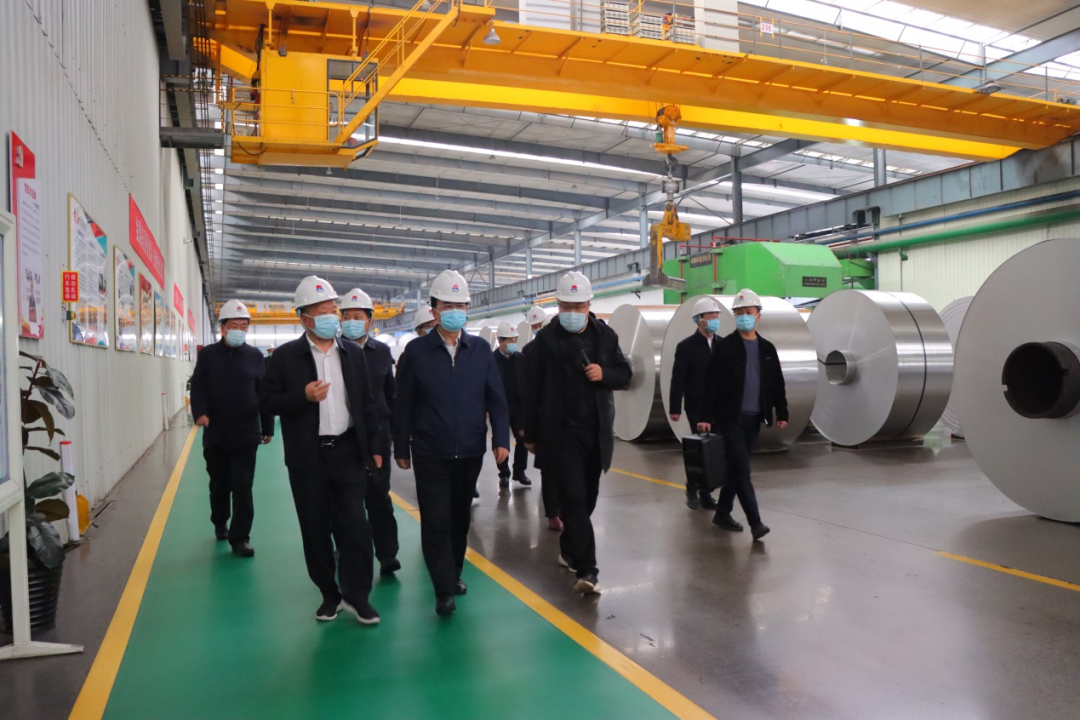 河南省副省长何金平莅临维多利亚老品牌vic铝业调研